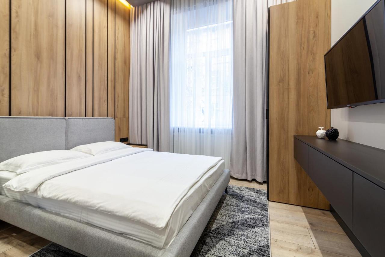 Royal Vip Apartment On Leontovicha 5 Львов Экстерьер фото