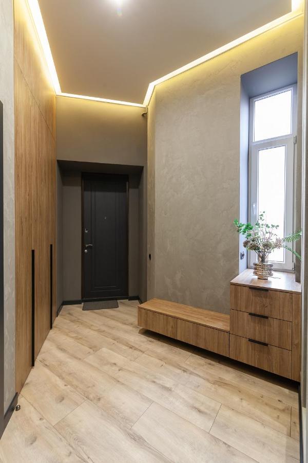 Royal Vip Apartment On Leontovicha 5 Львов Экстерьер фото